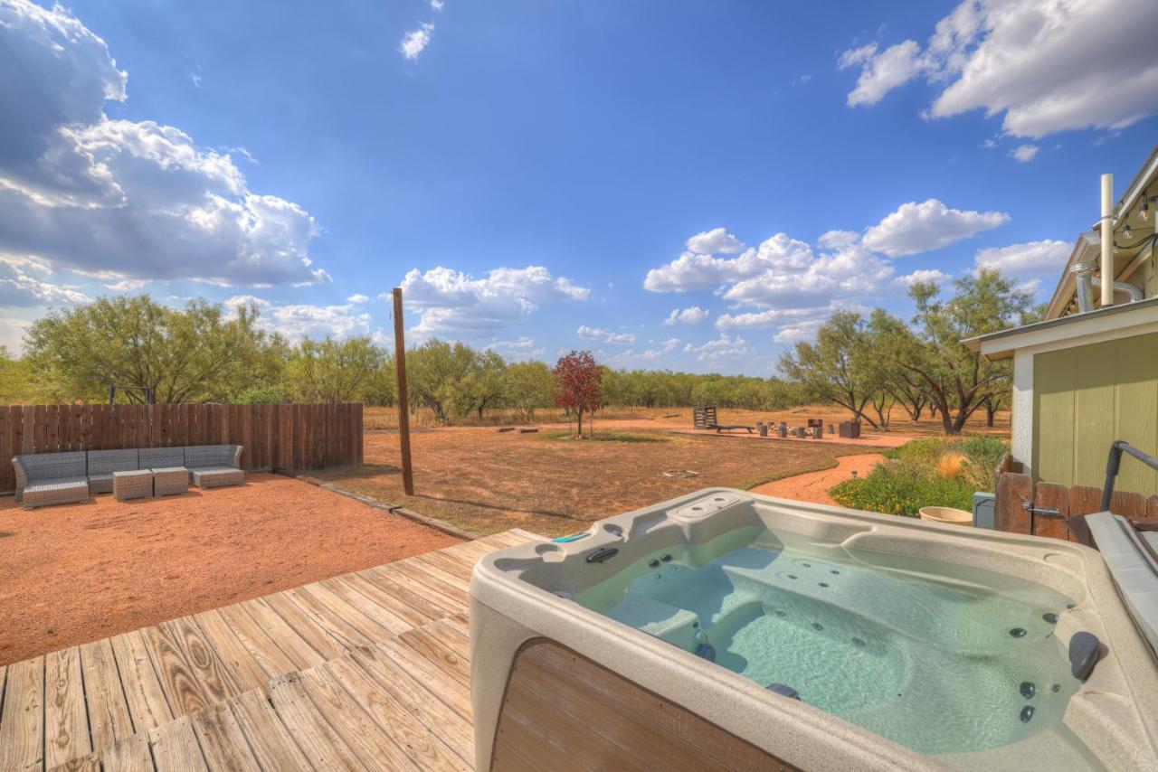 Vaughan W/Hot Tub And Grill Fredericksburg Exterior photo