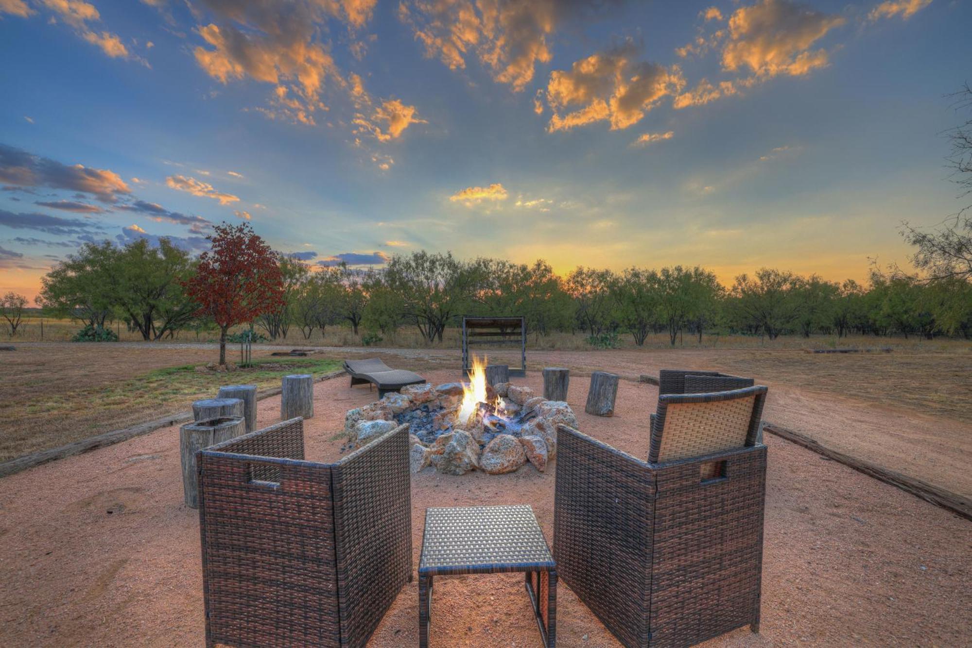 Vaughan W/Hot Tub And Grill Fredericksburg Exterior photo